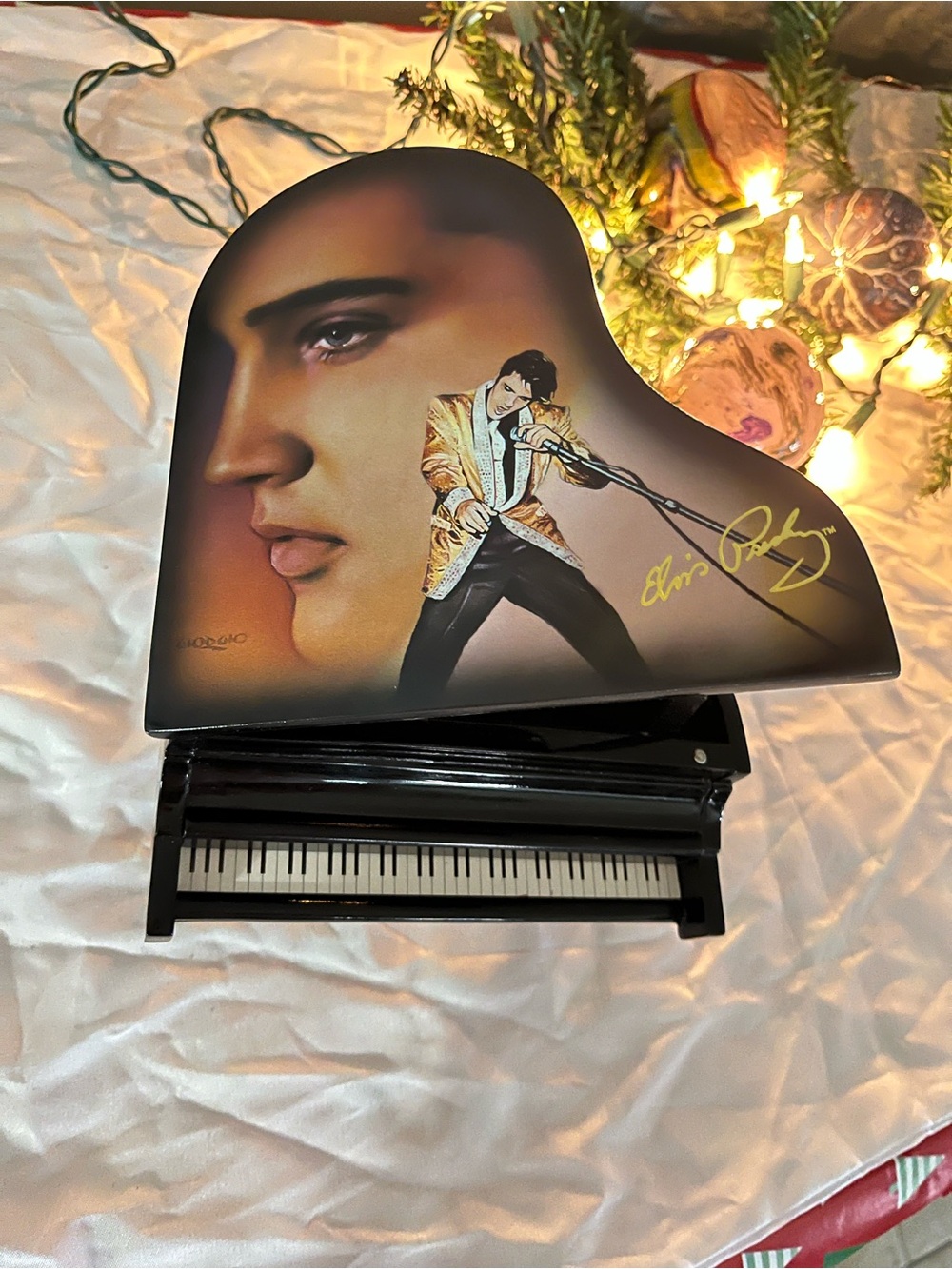 Black and Gold Heart Piano Wall Art Print - Elvis Presley Signature